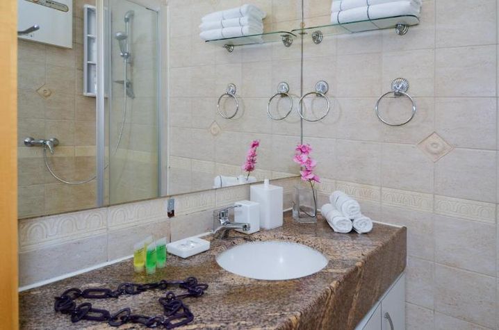 en suite bathroom - luxury and spacious