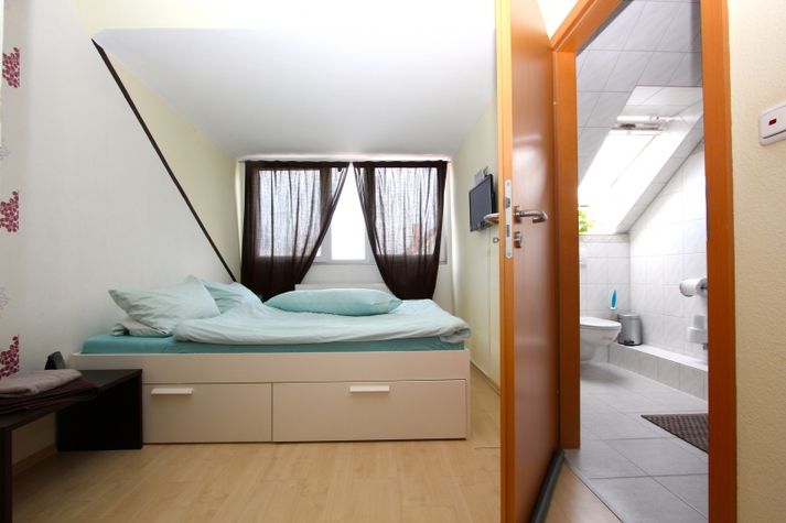 guest room -1-