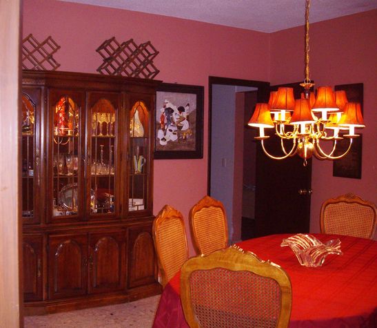 Dining for 6-8 people