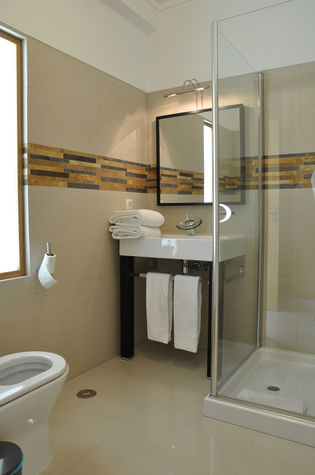Bathroom
All bedrooms are en-suite with either bathroom or shower room.