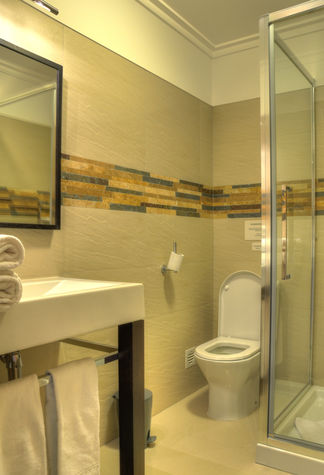 Bathroom
All bedrooms are en-suite with either bathroom or shower room.