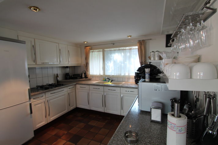 Kitchen
With Microwave/oven, Dishwasher / Toaster / Coffee making machine