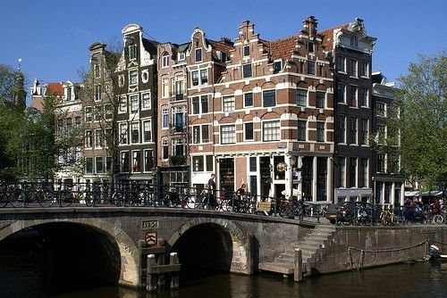 Brouwersgracht corner Prinsengracht
with a beautifull house at the corner with two staircables. Unique in Amsterdam.