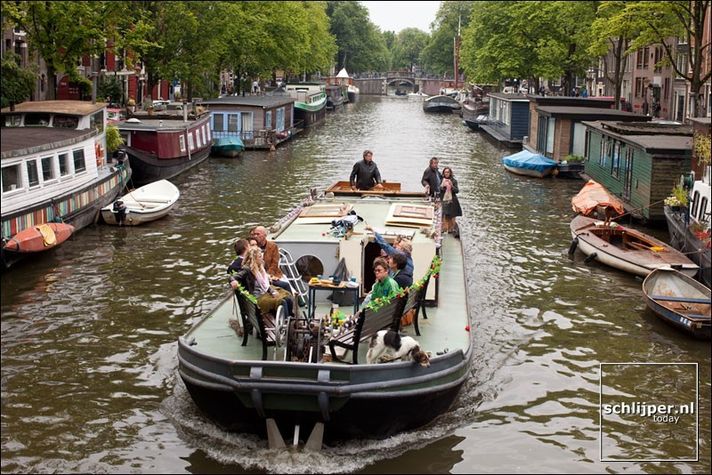 Watching the boats go by
Watching the boats go by, it is a top way of experiencing Amsterdam