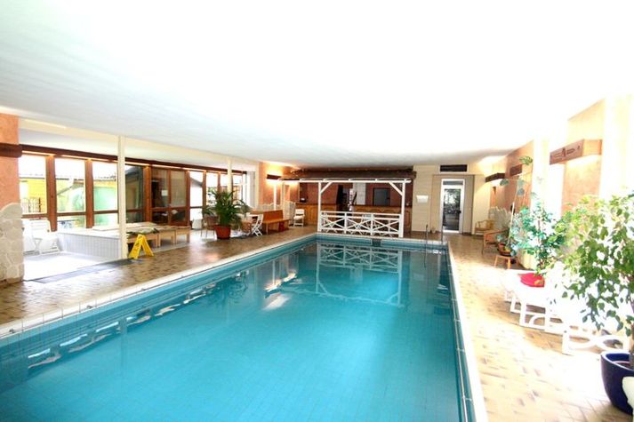 PoolOfHouse