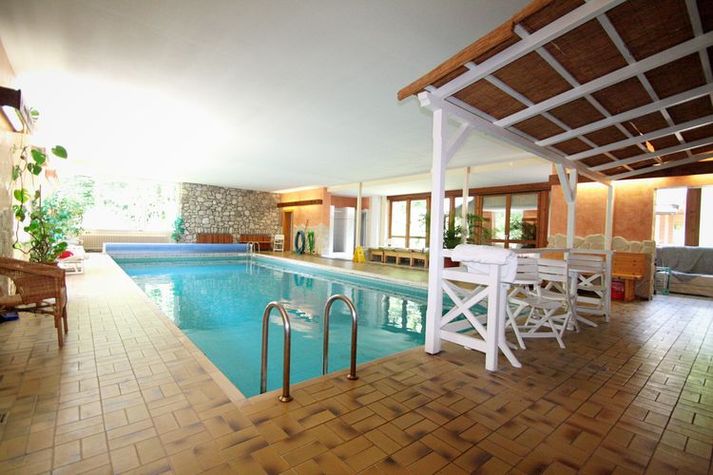 PoolOfHouse