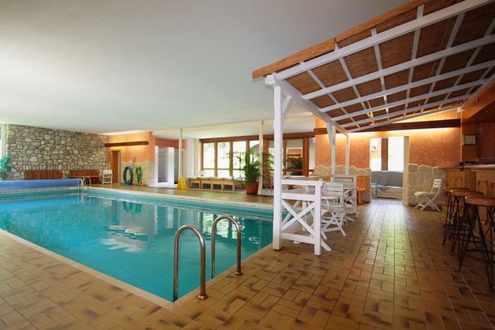 PoolOfHouse