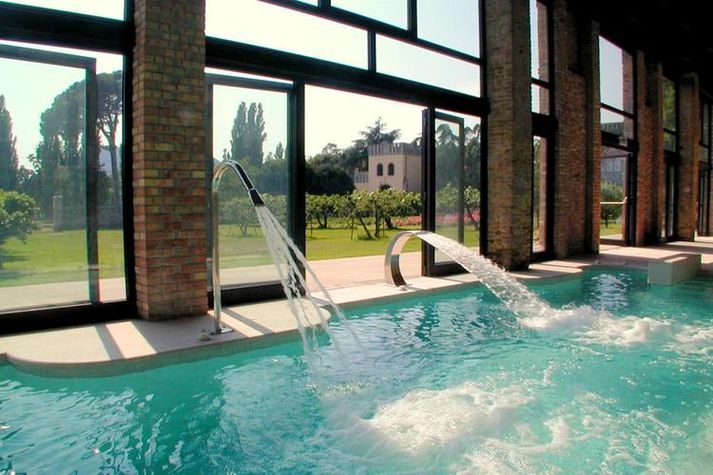 PoolOfHouse