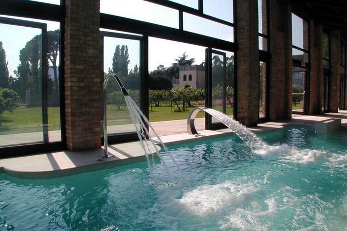 PoolOfHouse