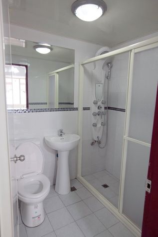 Bathroom w/ excellent shower