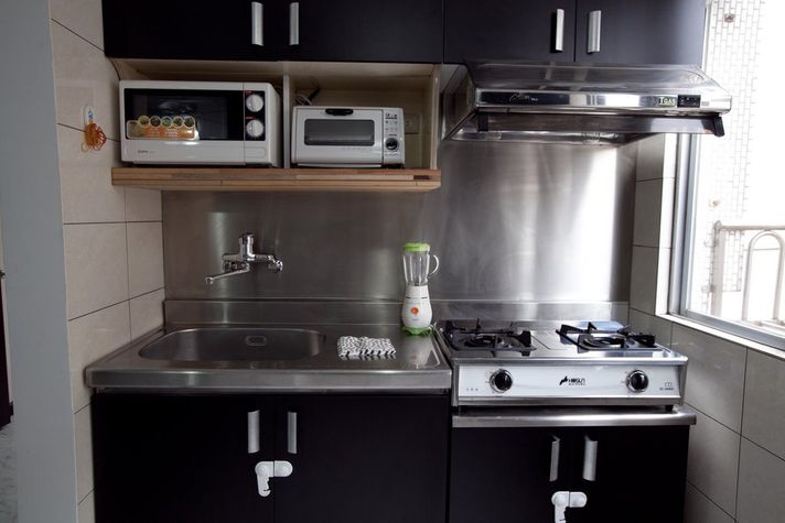 Kitchen w/ two gas burners
