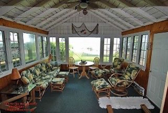 Beautiful, Relaxing Sunroom