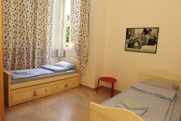 2nd bedroom