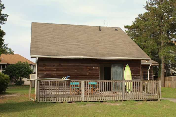 Glider Ct. Beach Cottage - Front of house.
