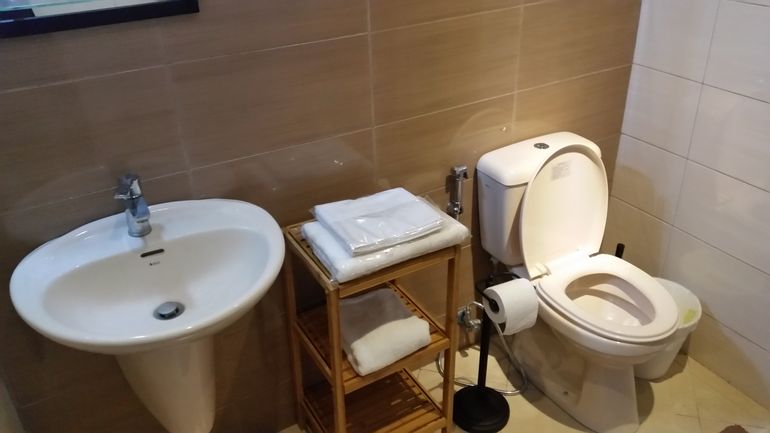 Bathroom (Guest) 