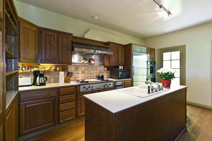Fully Equipped Gourmet Kitchen