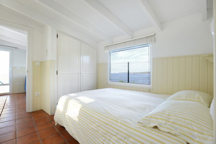 Guest house bed