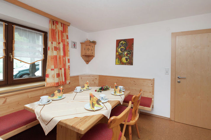 DiningRoom