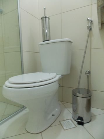 Banheiro com ducha.
