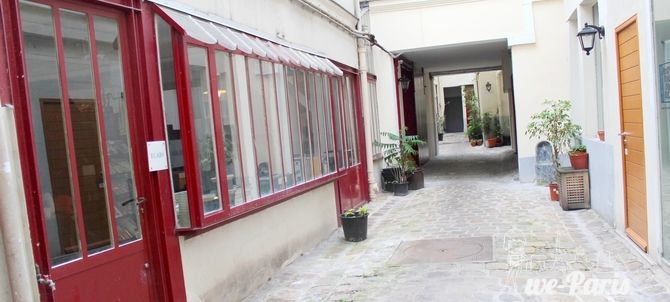 Paris Apartment Rental; Vacation in Paris
Rent and relax in the dreamy Bonjour Apartment! #ParisApartmentRentals #VacationinParis