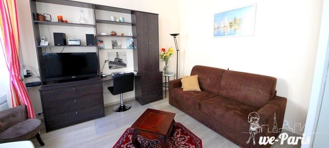 Paris Apartment Rental; Vacation in Paris
Rent and relax in the dreamy Bonjour Apartment! #ParisApartmentRentals #VacationinParis