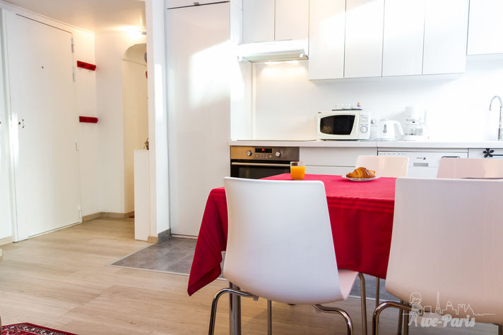 Paris Apartment Rental; Vacation in Paris
Rent and relax in the dreamy Bonjour Apartment! #ParisApartmentRentals #VacationinParis