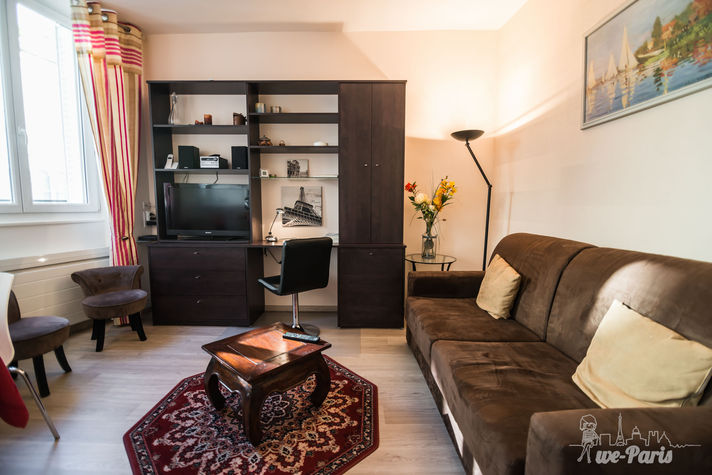 Paris Apartment Rental; Vacation in Paris
Rent and relax in the dreamy Bonjour Apartment! #ParisApartmentRentals #VacationinParis