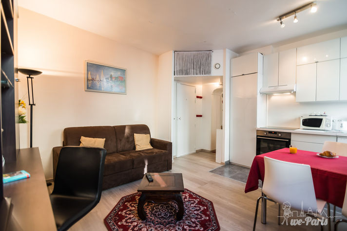 Paris Apartment Rental; Vacation in Paris
Rent and relax in the dreamy Bonjour Apartment! #ParisApartmentRentals #VacationinParis