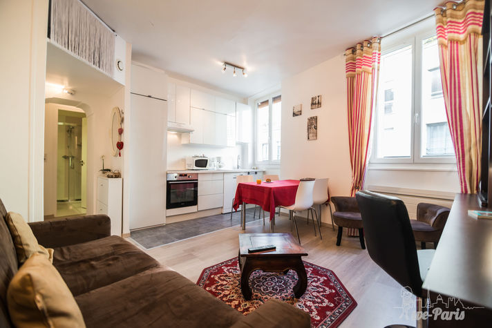 Paris Apartment Rental; Vacation in Paris
Rent and relax in the dreamy Bonjour Apartment! #ParisApartmentRentals #VacationinParis