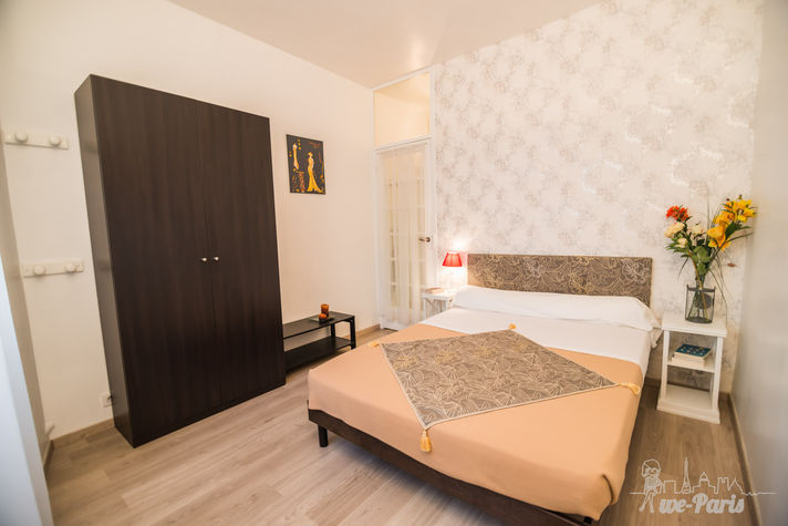 Paris Apartment Rental; Vacation in Paris
Rent and relax in the dreamy Bonjour Apartment! #ParisApartmentRentals #VacationinParis