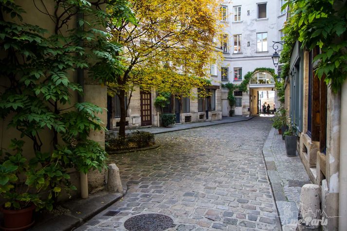 Paris Apartment Rental; Vacation in Paris
Rent and relax in the dreamy Bonjour Apartment! #ParisApartmentRentals #VacationinParis