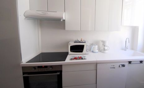 Paris Apartment Rental; Vacation in Paris
Rent and relax in the dreamy Bonjour Apartment! #ParisApartmentRentals #VacationinParis