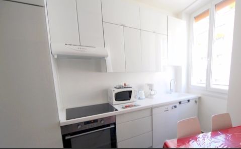 Paris Apartment Rental; Vacation in Paris
Rent and relax in the dreamy Bonjour Apartment! #ParisApartmentRentals #VacationinParis