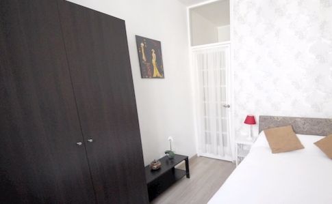 Paris Apartment Rental; Vacation in Paris
Rent and relax in the dreamy Bonjour Apartment! #ParisApartmentRentals #VacationinParis