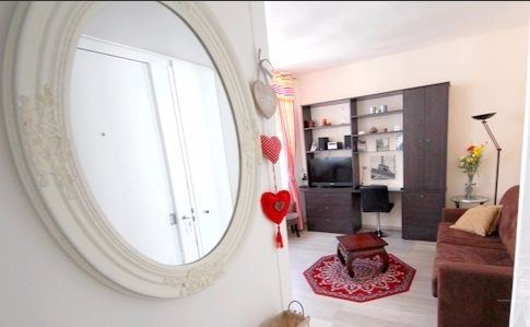 Paris Apartment Rental; Vacation in Paris
Rent and relax in the dreamy Bonjour Apartment! #ParisApartmentRentals #VacationinParis