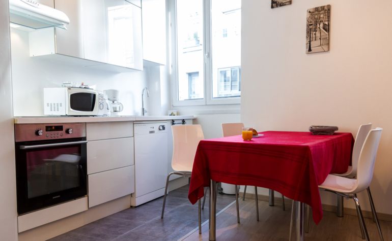 Paris Apartment Rental; Vacation in Paris
Rent and relax in the dreamy Bonjour Apartment! #ParisApartmentRentals #VacationinParis