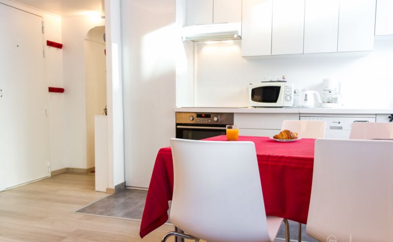 Paris Apartment Rental; Vacation in Paris
Rent and relax in the dreamy Bonjour Apartment! #ParisApartmentRentals #VacationinParis