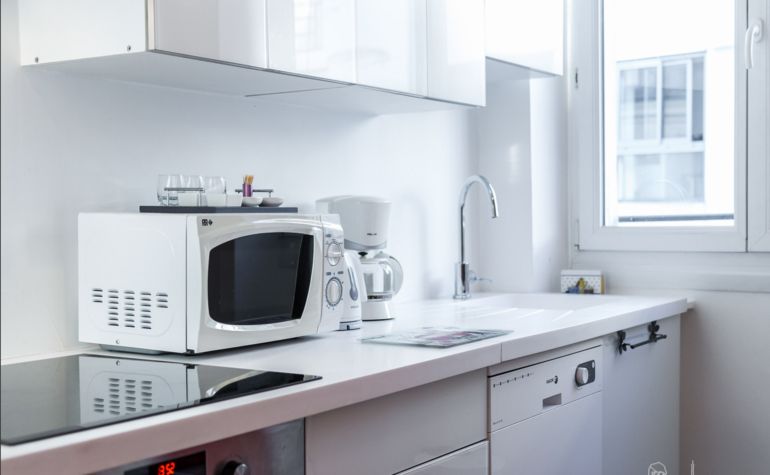 Paris Apartment Rental; Vacation in Paris
Rent and relax in the dreamy Bonjour Apartment! #ParisApartmentRentals #VacationinParis