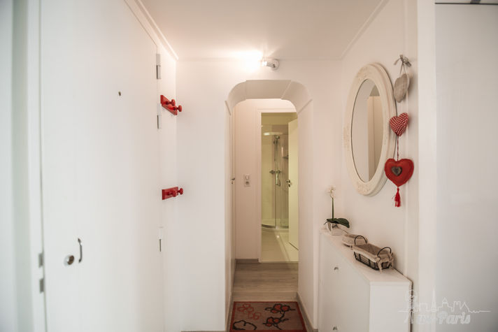 Paris Apartment Rental; Vacation in Paris
Rent and relax in the dreamy Bonjour Apartment! #ParisApartmentRentals #VacationinParis