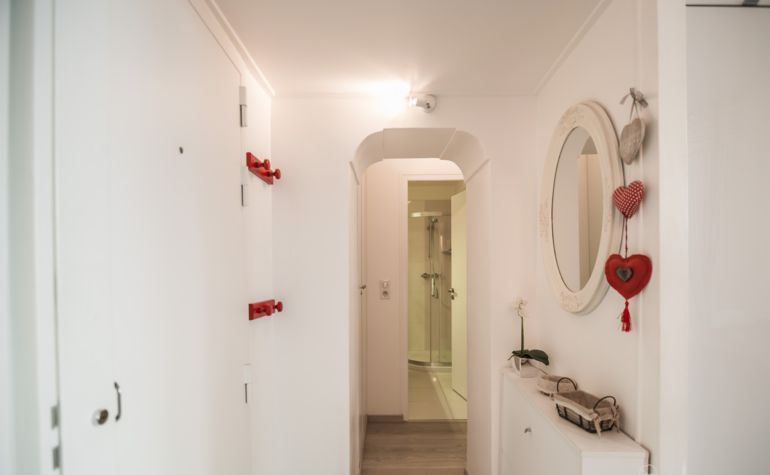 Paris Apartment Rental; Vacation in Paris
Rent and relax in the dreamy Bonjour Apartment! #ParisApartmentRentals #VacationinParis