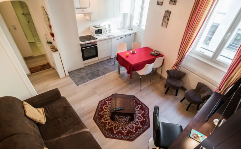 Paris Apartment Rental; Vacation in Paris
Rent and relax in the dreamy Bonjour Apartment! #ParisApartmentRentals #VacationinParis