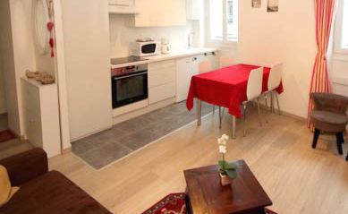 Paris Apartment Rental, Vacation in Paris
Rent and relax in the dreamy Bonjour Apartment! #ParisApartmentRentals #VacationinParis