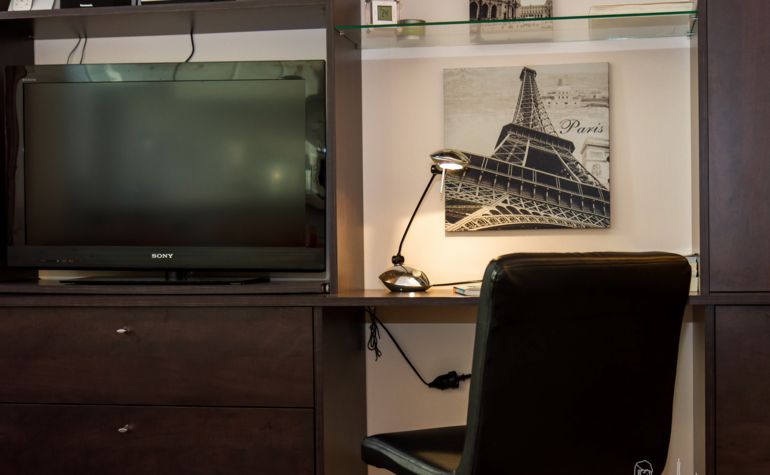 Paris Apartment Rental; Vacation in Paris
Rent and relax in the dreamy Bonjour Apartment! #ParisApartmentRentals #VacationinParis