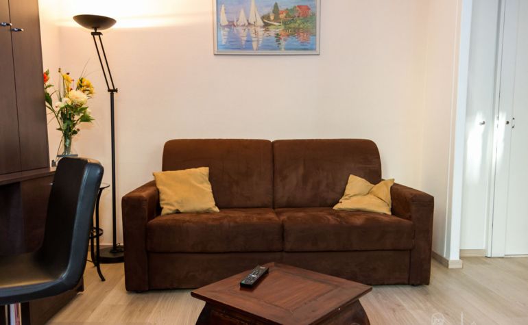 Paris Apartment Rental; Vacation in Paris
Rent and relax in the dreamy Bonjour Apartment! #ParisApartmentRentals #VacationinParis