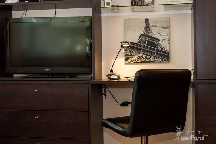 Paris Apartment Rental; Vacation in Paris
Rent and relax in the dreamy Bonjour Apartment! #ParisApartmentRentals #VacationinParis