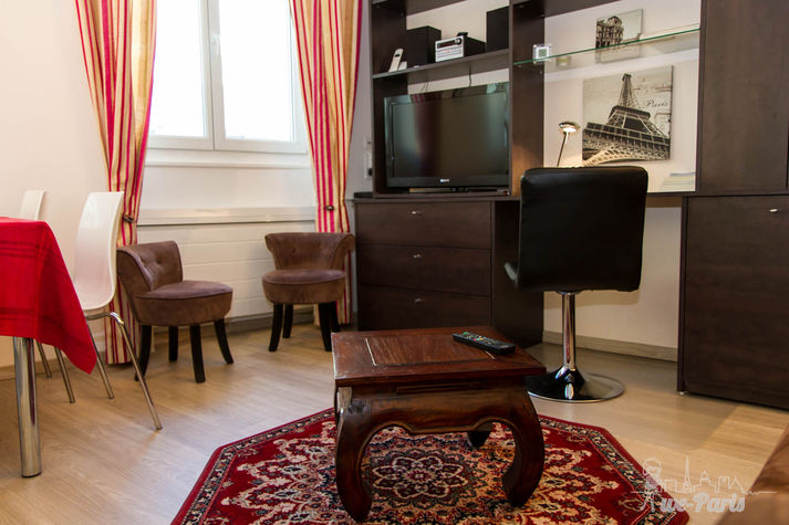 Paris Apartment Rental; Vacation in Paris
Rent and relax in the dreamy Bonjour Apartment! #ParisApartmentRentals #VacationinParis