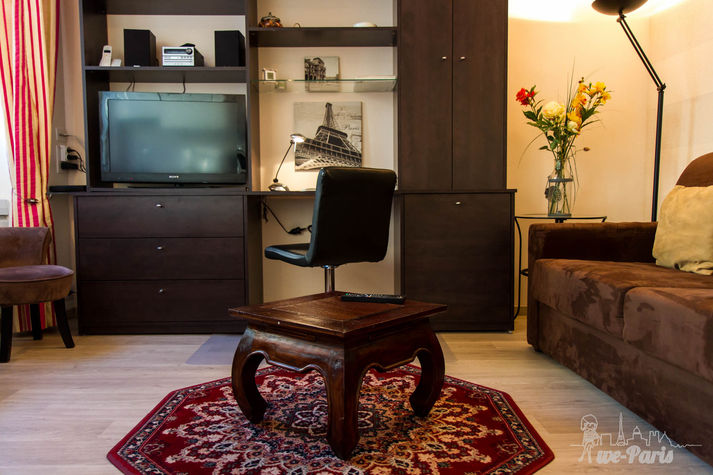 Paris Apartment Rental; Vacation in Paris
Rent and relax in the dreamy Bonjour Apartment! #ParisApartmentRentals #VacationinParis