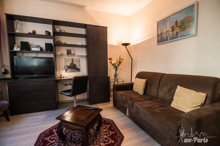 Paris Apartment Rental; Vacation in Paris
Rent and relax in the dreamy Bonjour Apartment! #ParisApartmentRentals #VacationinParis