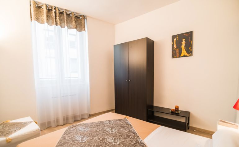 Paris Apartment Rental; Vacation in Paris
Rent and relax in the dreamy Bonjour Apartment! #ParisApartmentRentals #VacationinParis