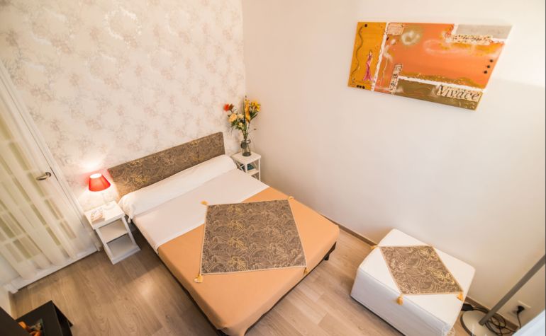 Paris Apartment Rental; Vacation in Paris
Rent and relax in the dreamy Bonjour Apartment! #ParisApartmentRentals #VacationinParis